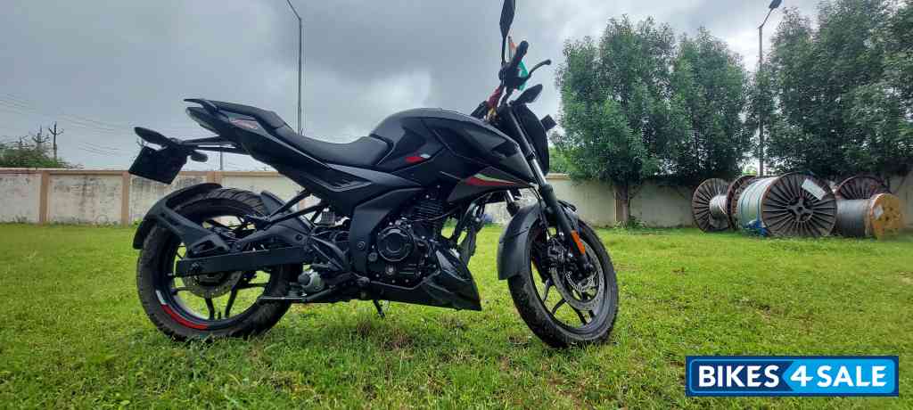 Black Bajaj Pulsar N160 Dual Channel ABS