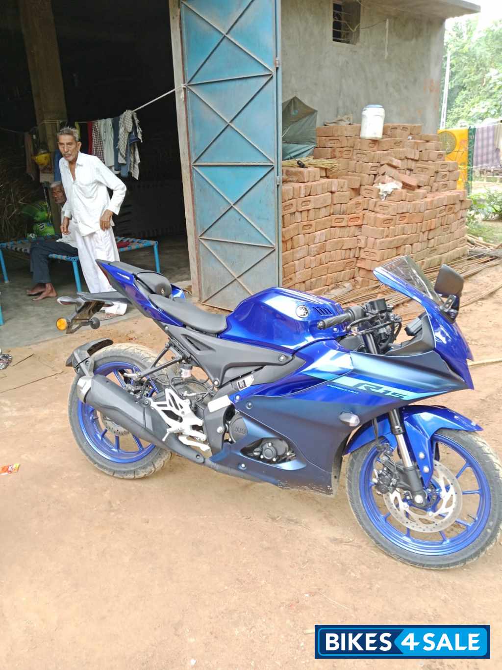 Blue Yamaha R15 V4