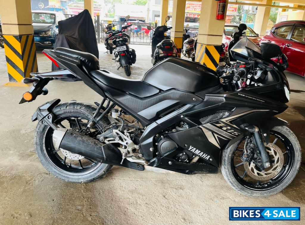 Black Yamaha YZF R15 V3