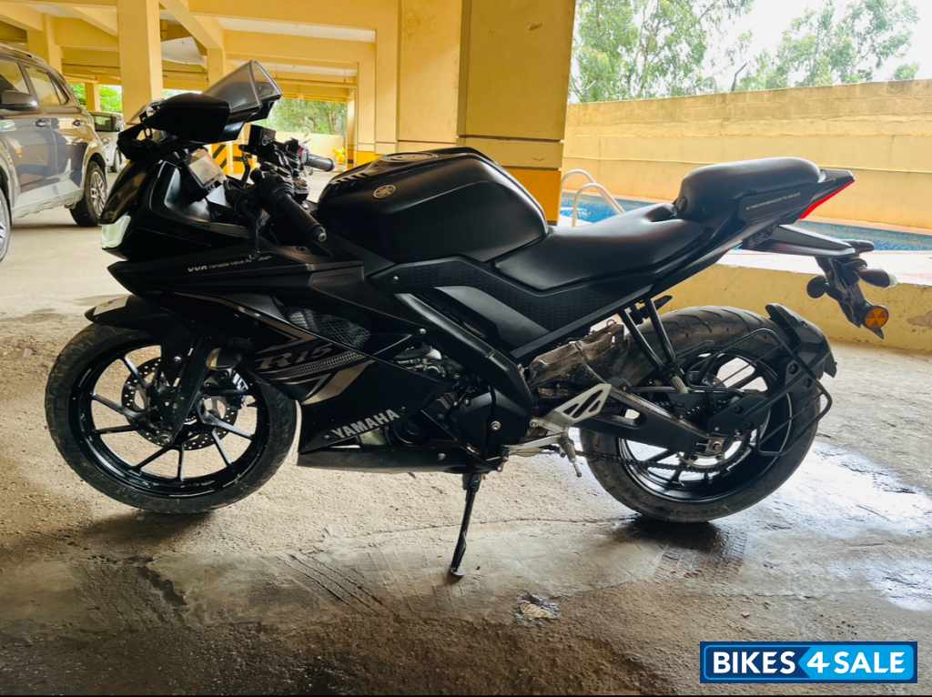 Black Yamaha YZF R15 V3