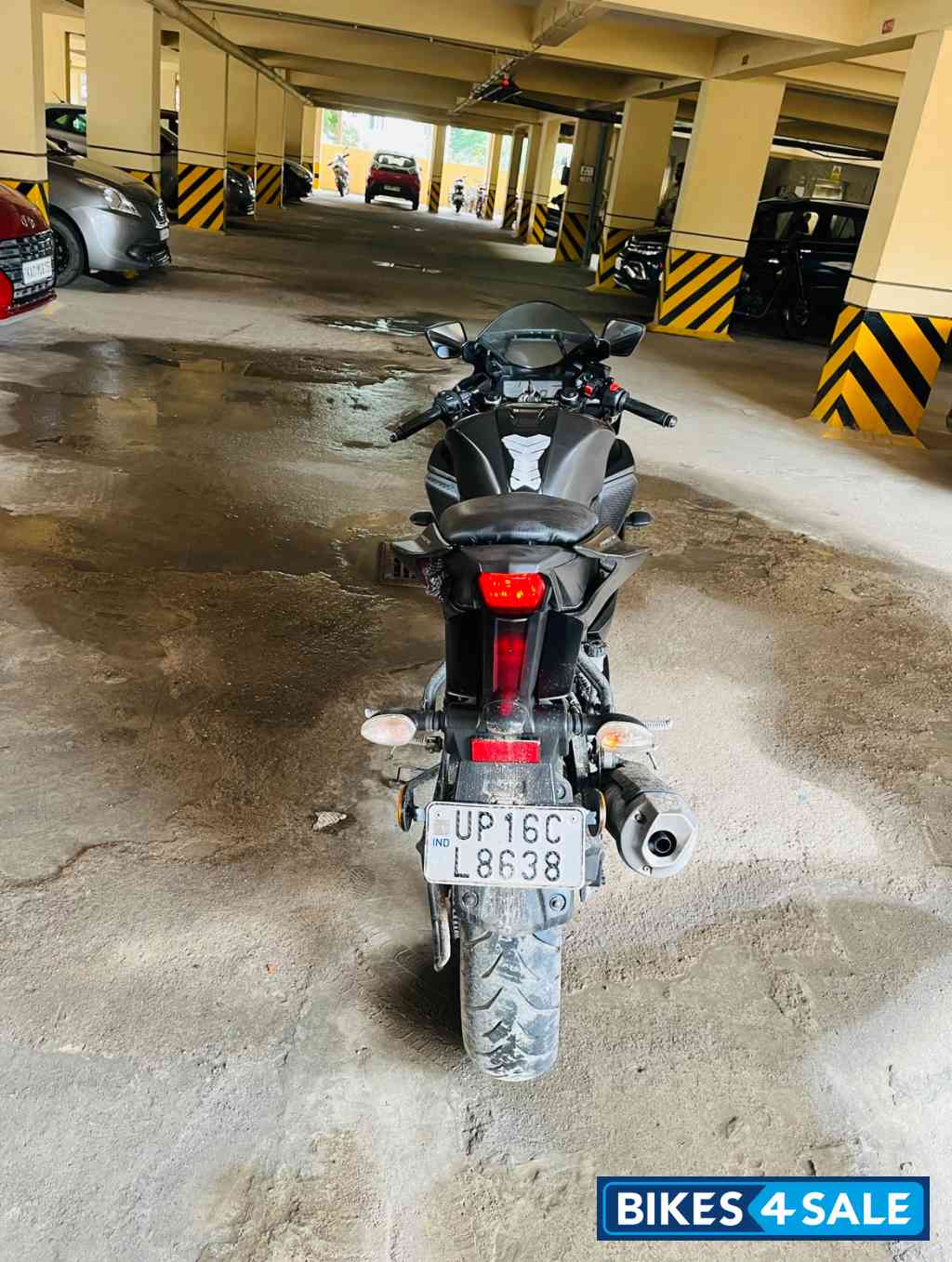 Black Yamaha YZF R15 V3