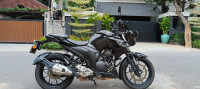 Black Yamaha FZ25