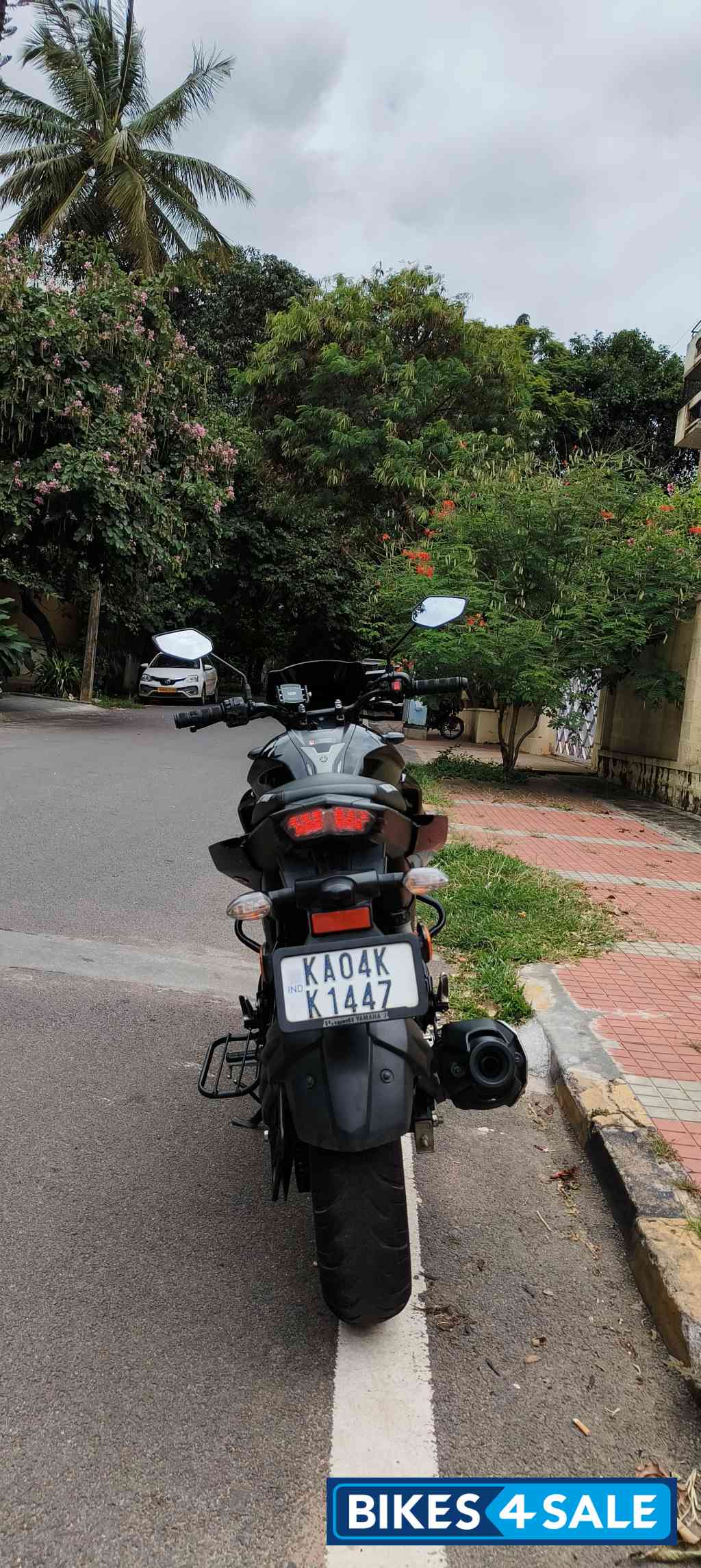 Black Yamaha FZ25