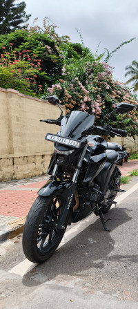 Black Yamaha FZ25