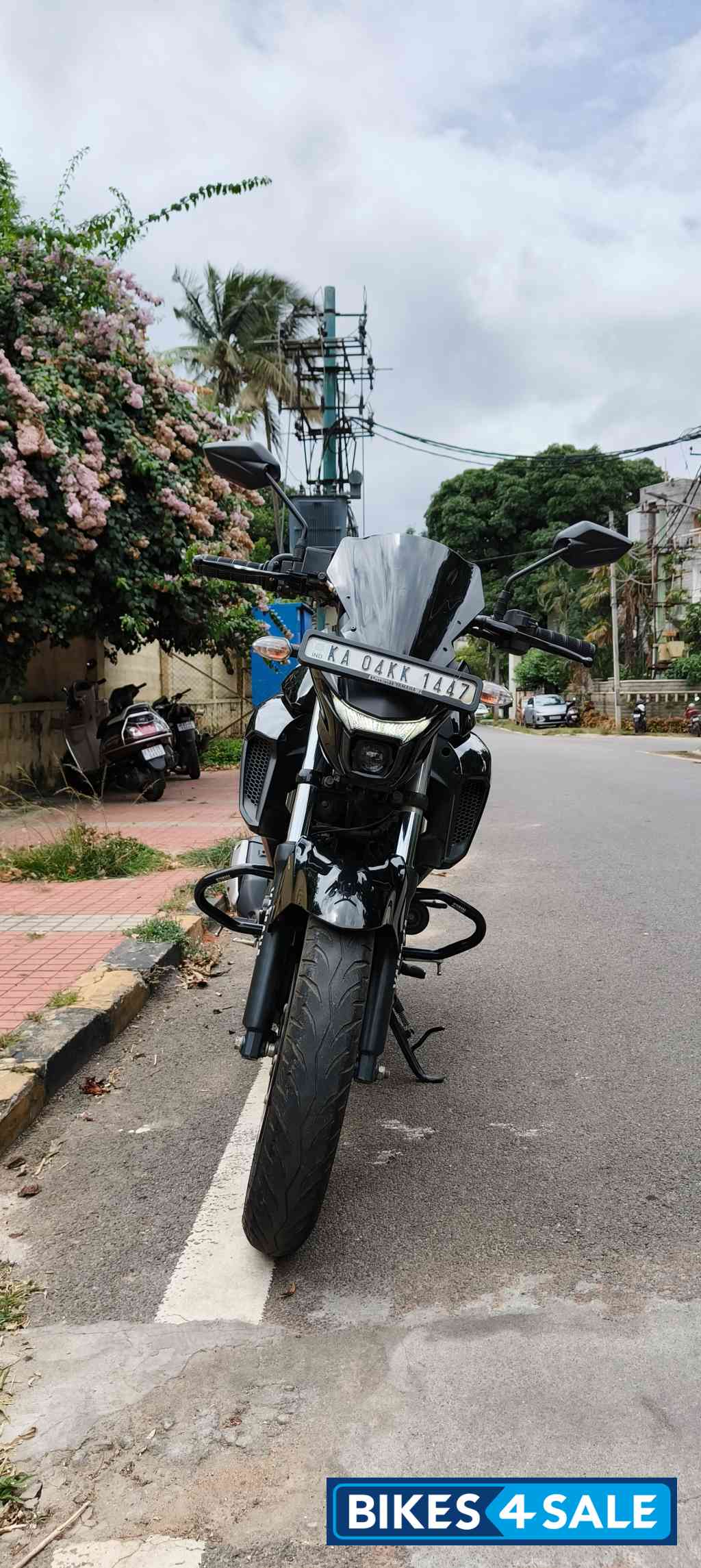 Black Yamaha FZ25