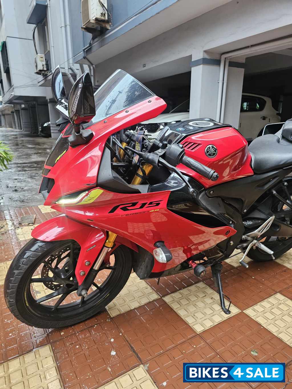 Yamaha R15 V4