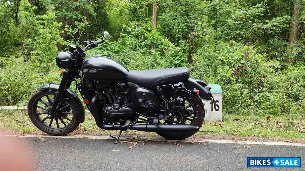 Jawa 42 Dual Channel ABS AllStar Black