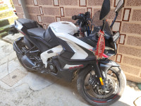 White Bajaj Pulsar RS 200 ABS