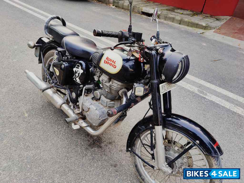 Black Royal Enfield Classic 350 BS VI Black Royal Enfield Classic 350 BS VI