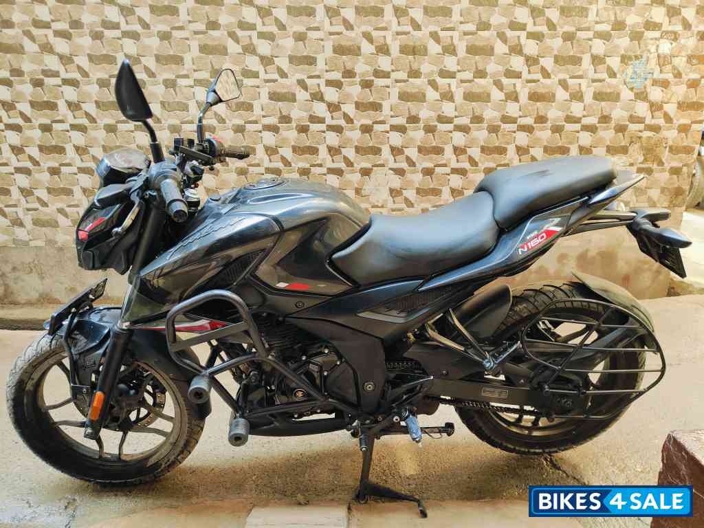 Black Bajaj Pulsar N160