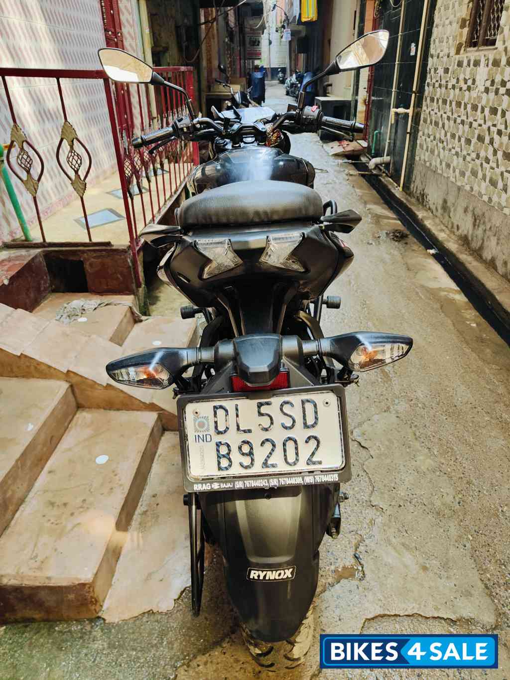 Black Bajaj Pulsar N160