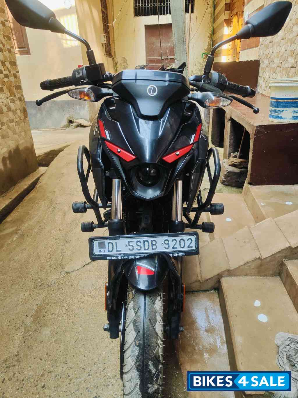 Black Bajaj Pulsar N160