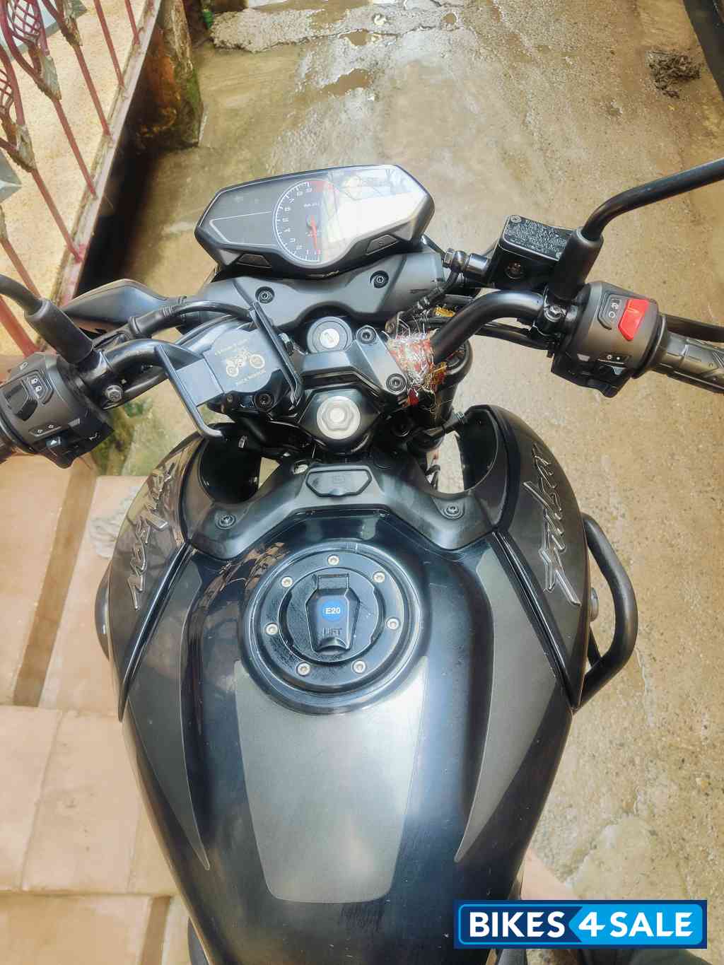 Black Bajaj Pulsar N160
