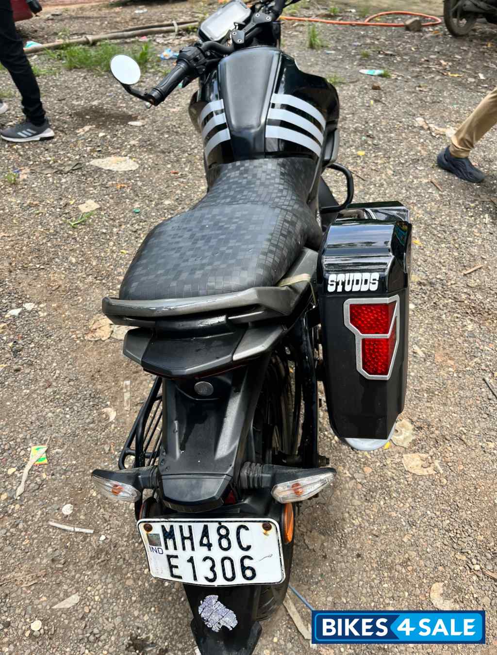 Black TVS Raider 125