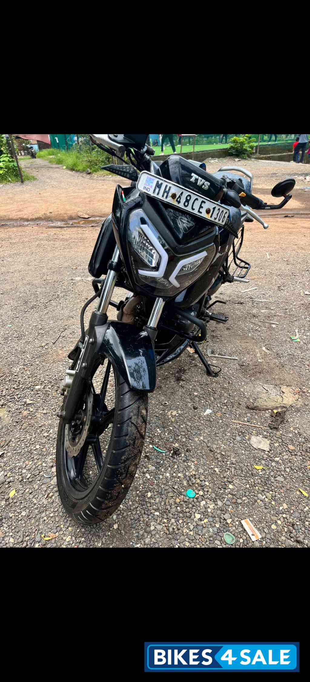 Black TVS Raider 125