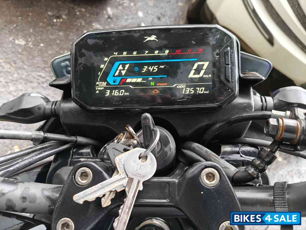 Black TVS Raider 125