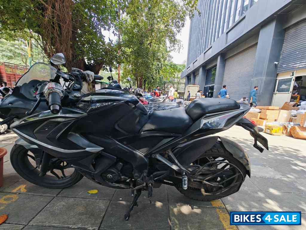 Bajaj Pulsar RS 200 ABS Bajaj Pulsar RS 200 ABS