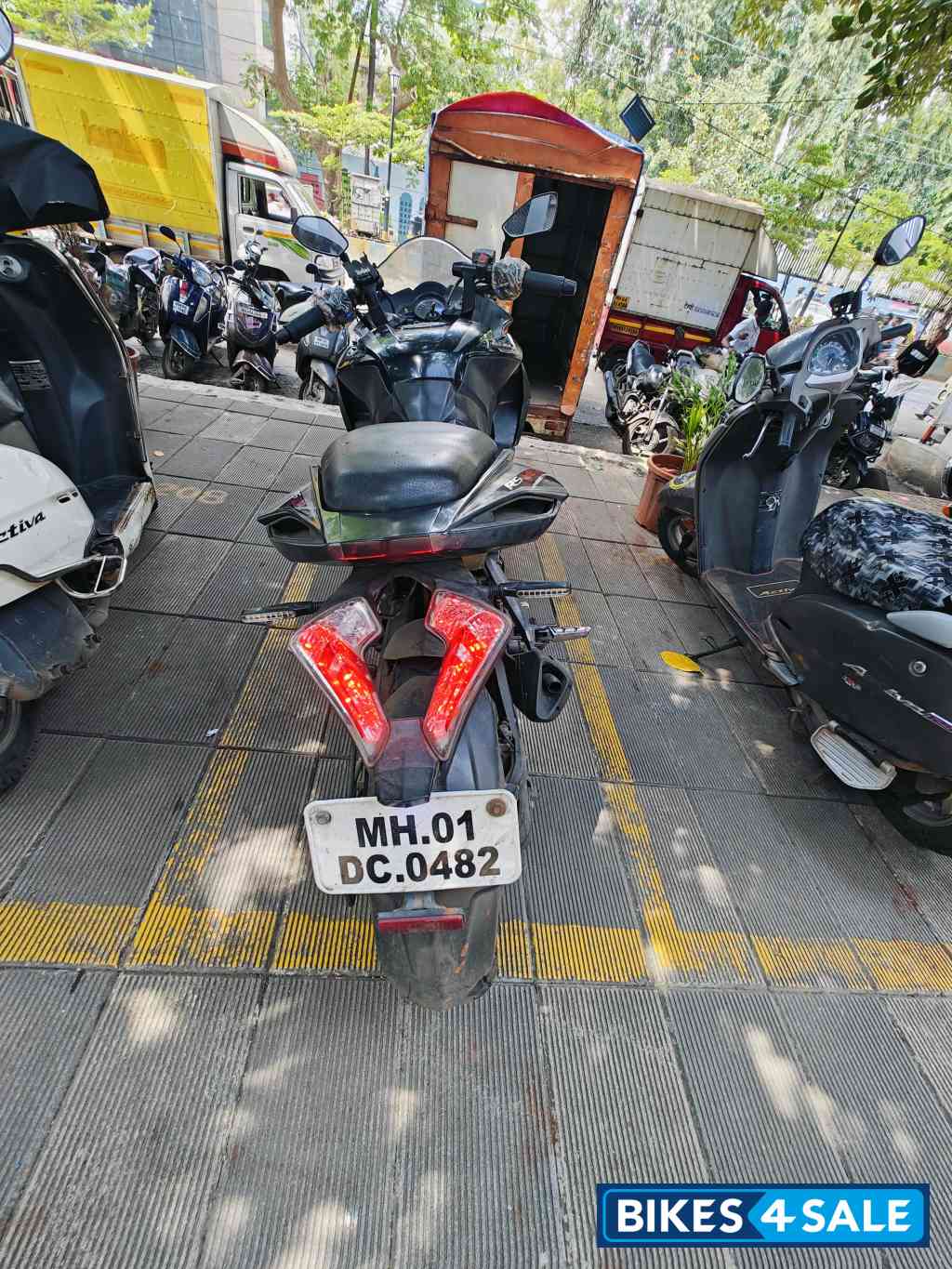 Bajaj Pulsar RS 200 ABS Bajaj Pulsar RS 200 ABS