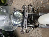 Moon White Bajaj Avenger Cruise 220