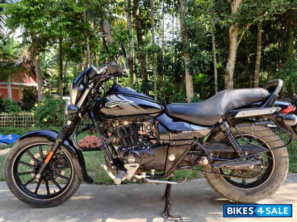 Black Bajaj Avenger Street 160 BS6