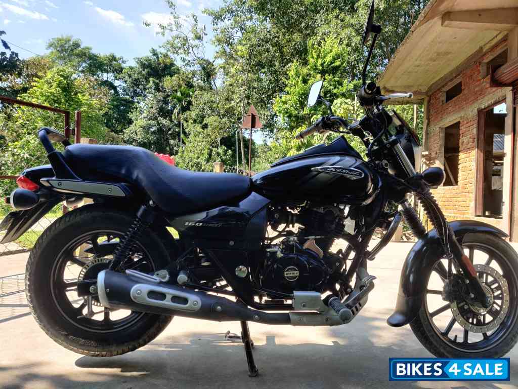 Black Bajaj Avenger Street 160 BS6