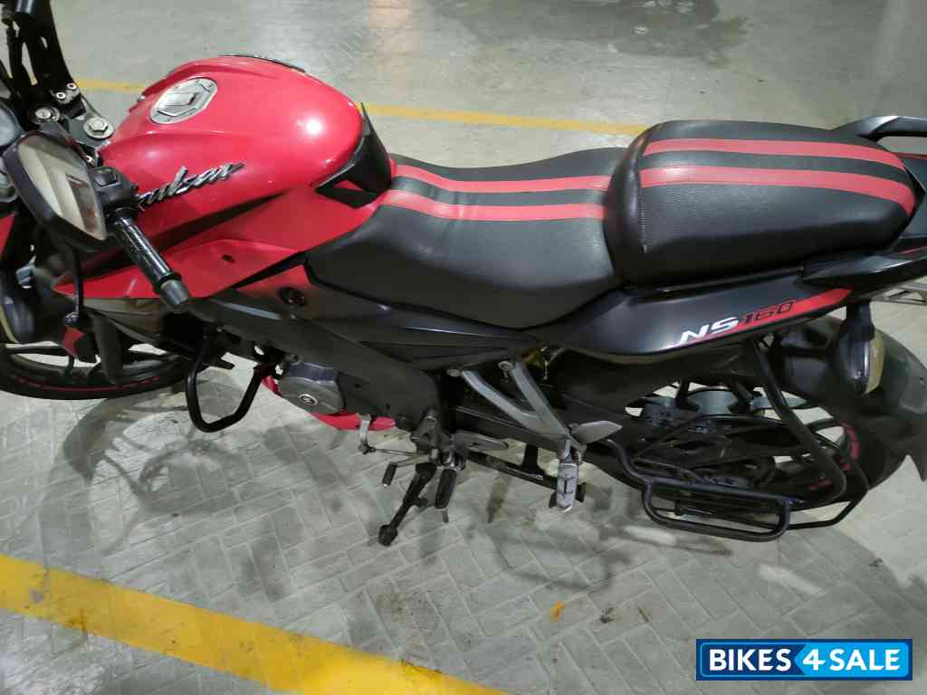 Red Bajaj Pulsar NS 160