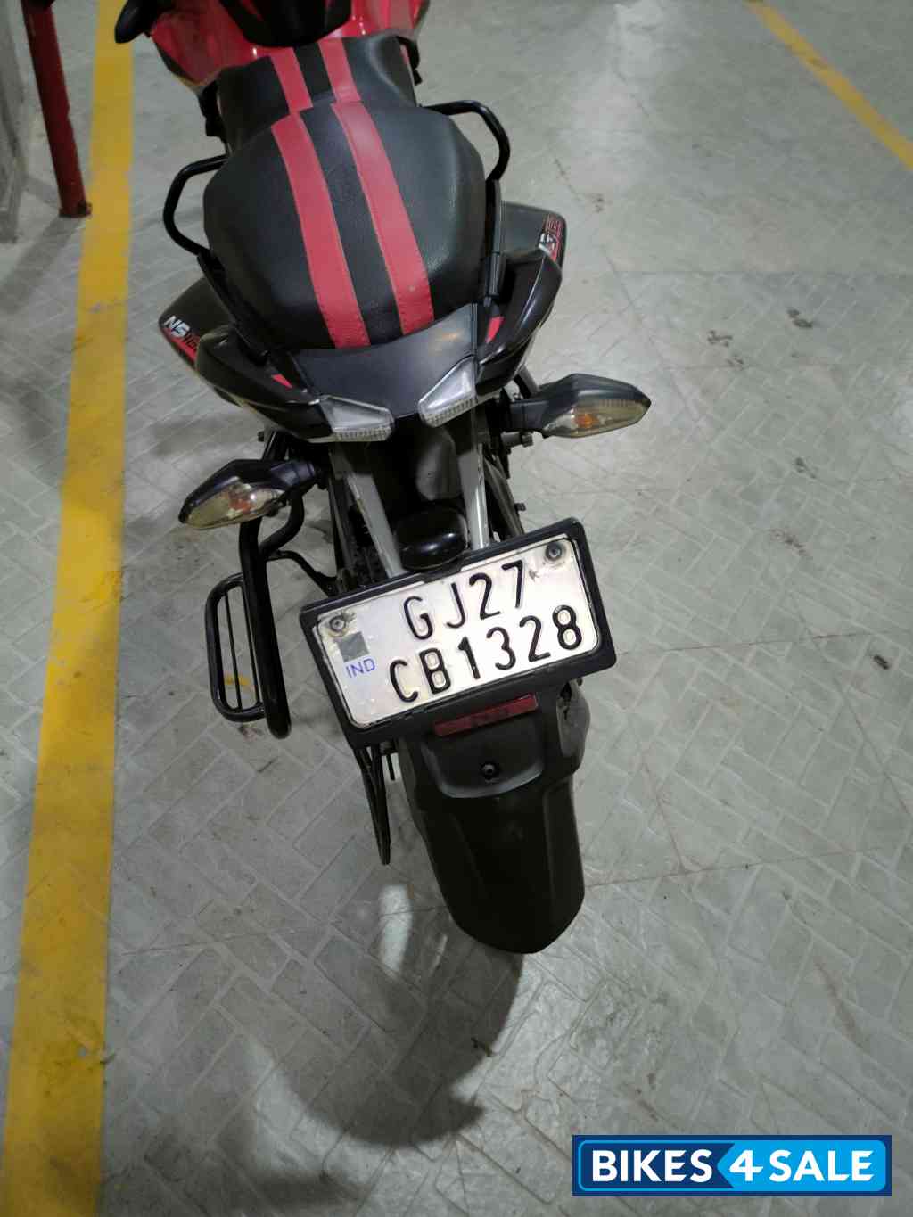 Red Bajaj Pulsar NS 160