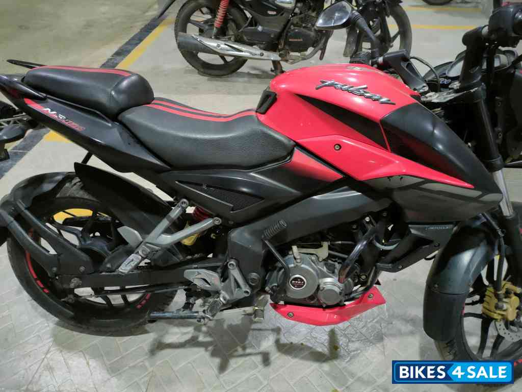 Red Bajaj Pulsar NS 160