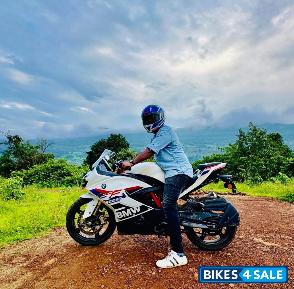 Polar White BMW G 310 RR