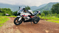 Polar White BMW G 310 RR