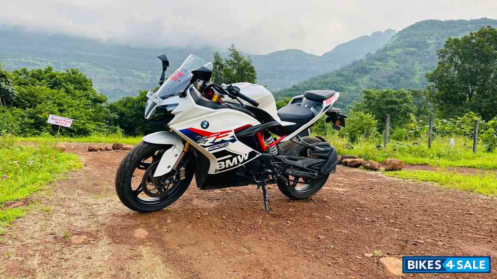 Polar White BMW G 310 RR