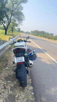 Polar White BMW G 310 RR