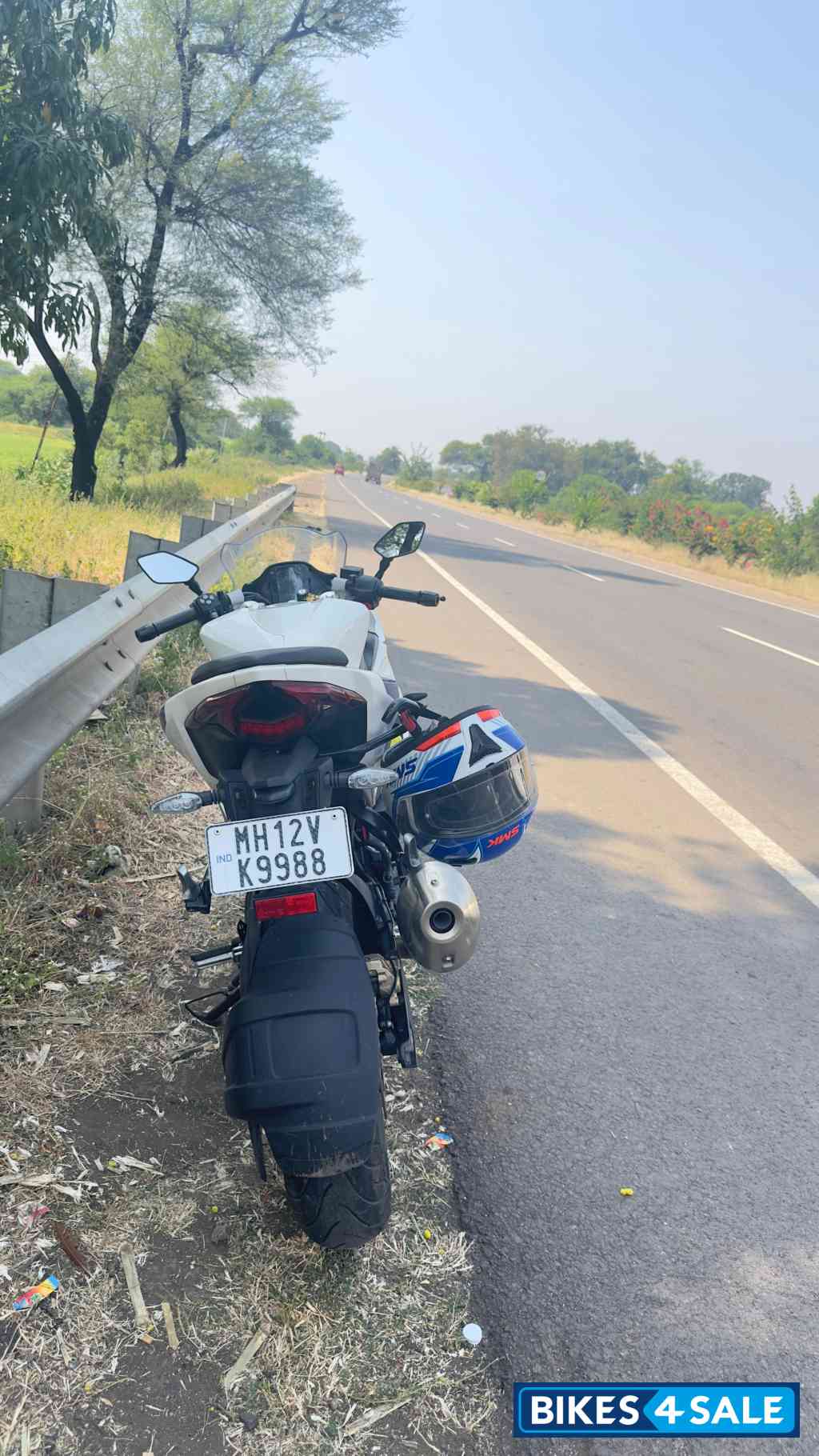 Polar White BMW G 310 RR