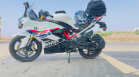 Polar White BMW G 310 RR