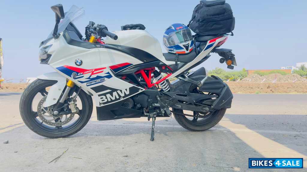 Polar White BMW G 310 RR