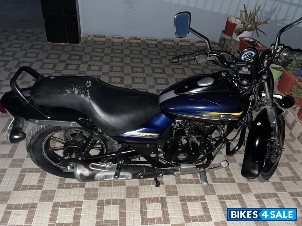 Blue Bajaj Avenger Street 150