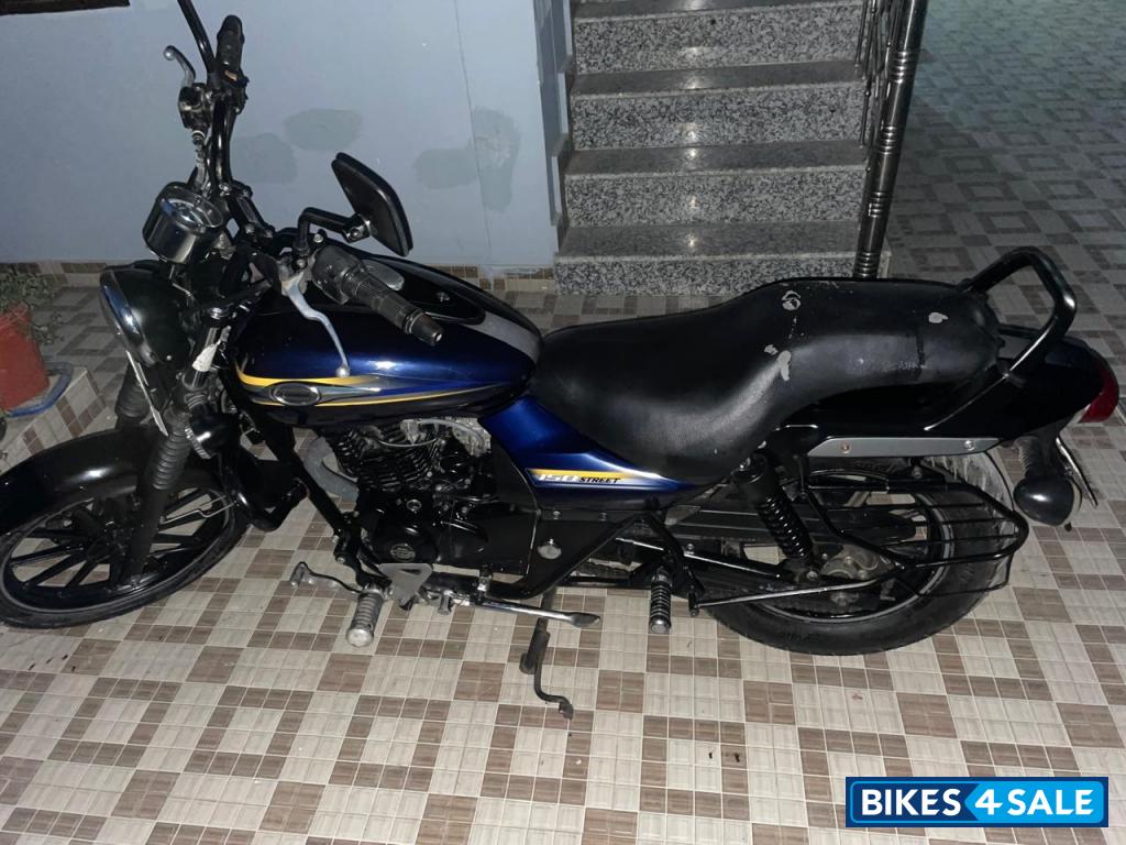Blue Bajaj Avenger Street 150