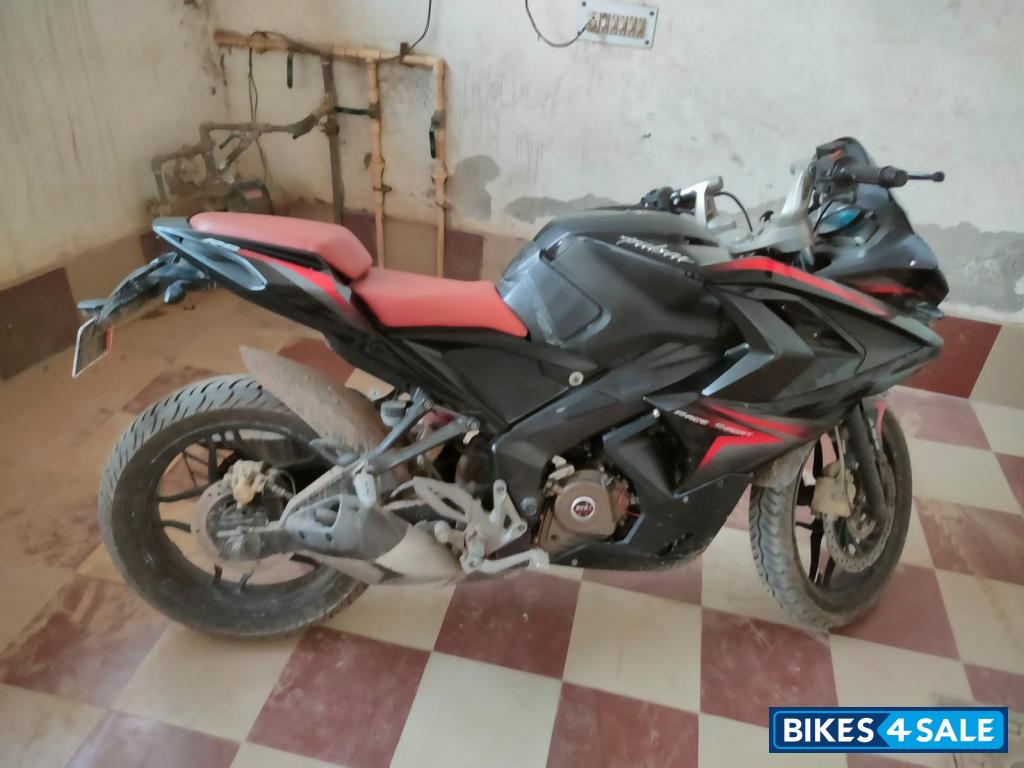 Bajaj Pulsar RS 200 ABS