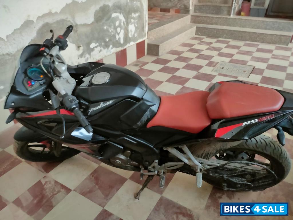 Bajaj Pulsar RS 200 ABS