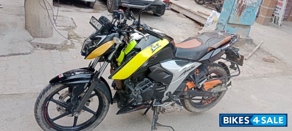 TVS Apache RTR 160 4V BS6