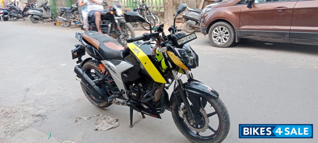 TVS Apache RTR 160 4V BS6