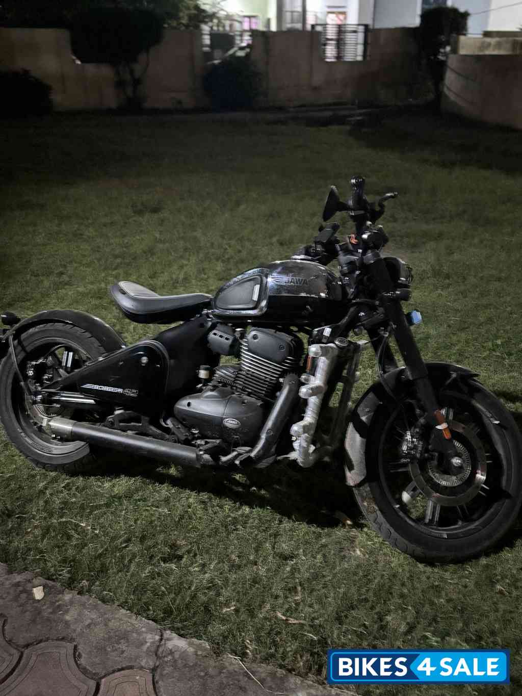 Jawa 42 Bobber Black Mirror