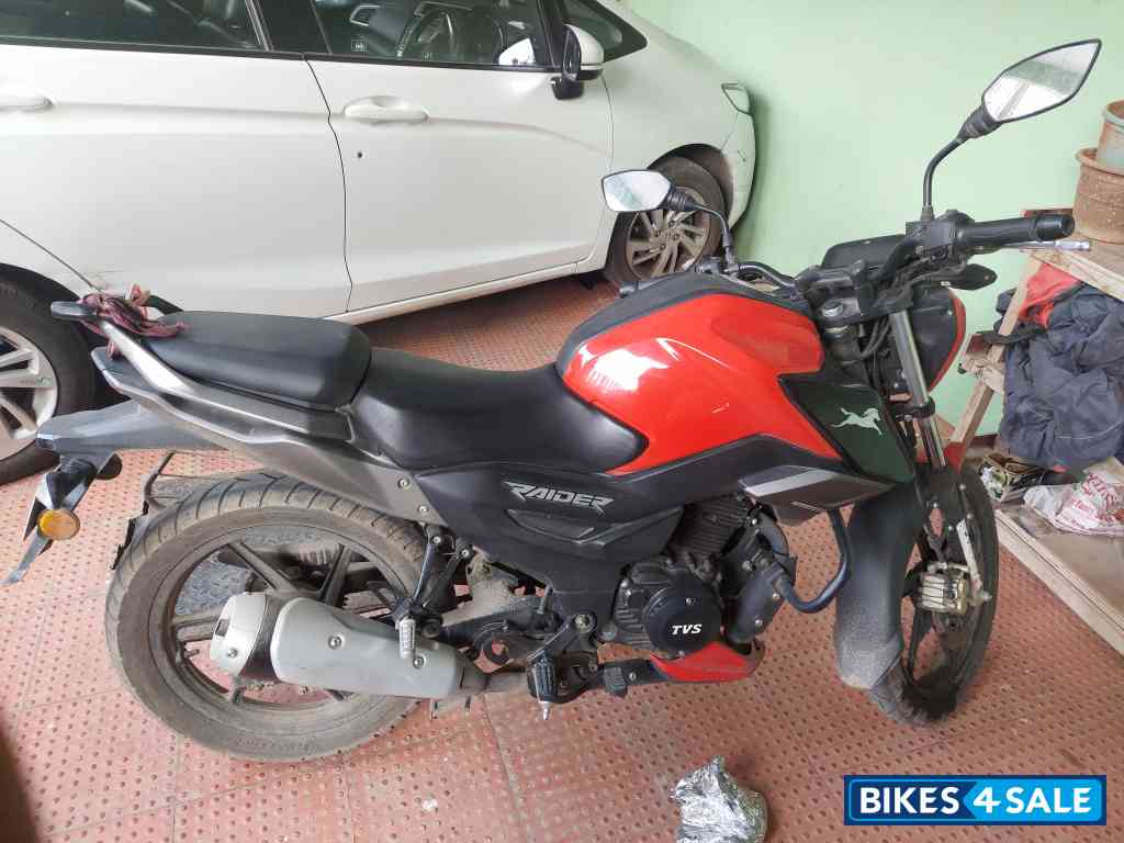 TVS Raider Split Seat