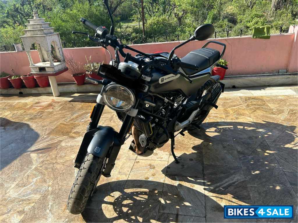 Husqvarna Svartpilen 250