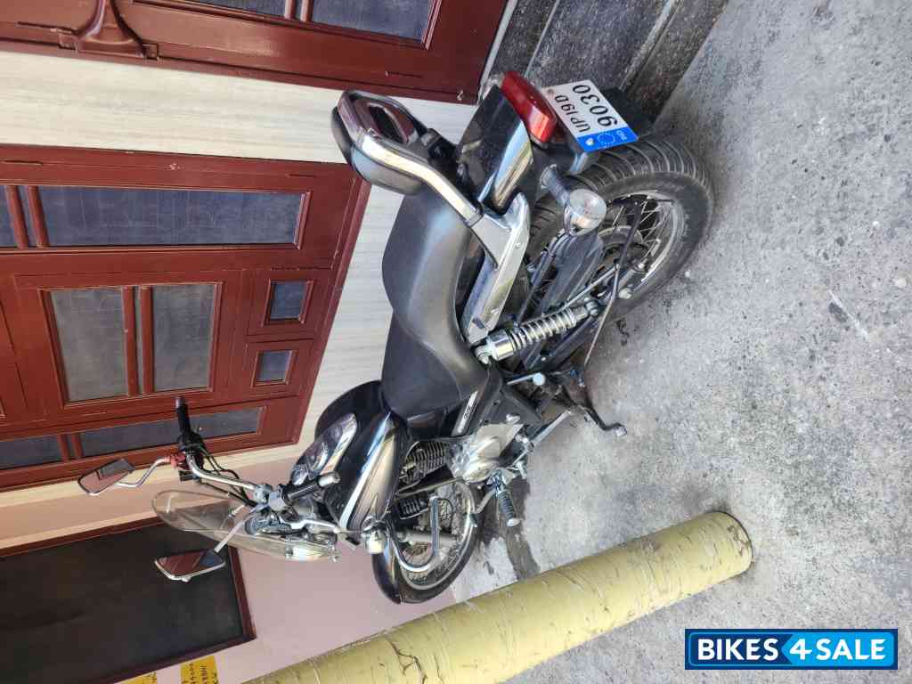 Bajaj Avenger 220 DTS-i