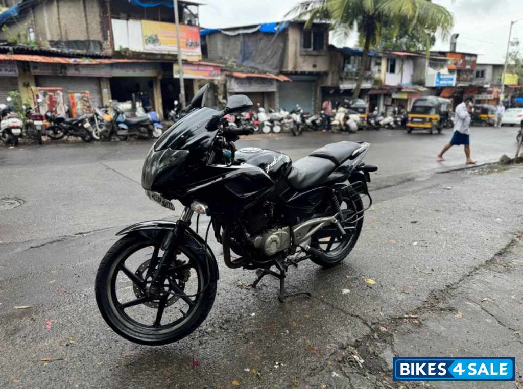 Black Bajaj Pulsar 220F