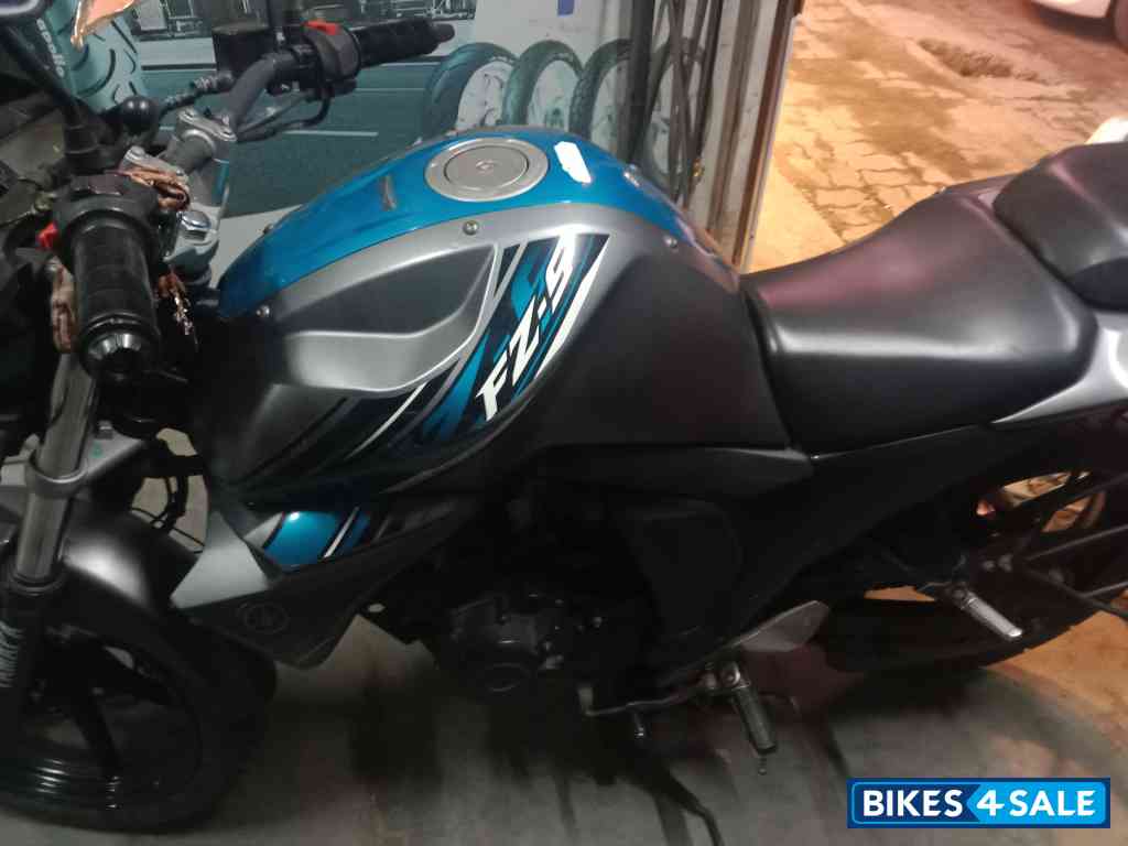 Hurycane Grey Yamaha FZ-S FI V2