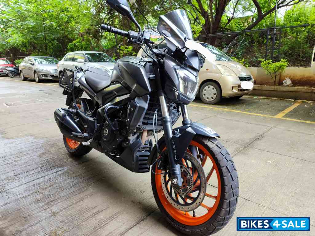 Matte Black Bajaj Dominar 400 Disc