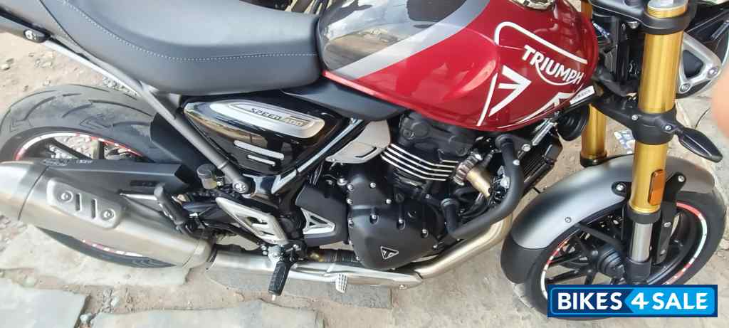 Red Triumph Speed 400