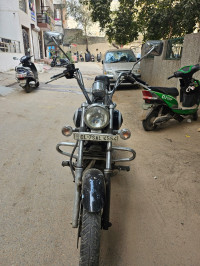 Black Bajaj Avenger Cruise 220